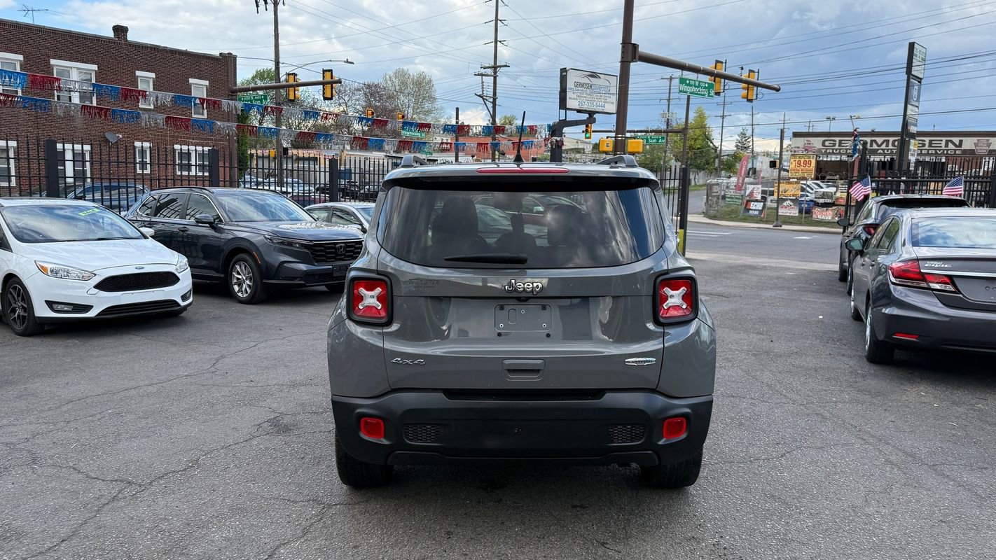 Used 2021 Jeep Renegade Latitude w/ Convenience Group image 3