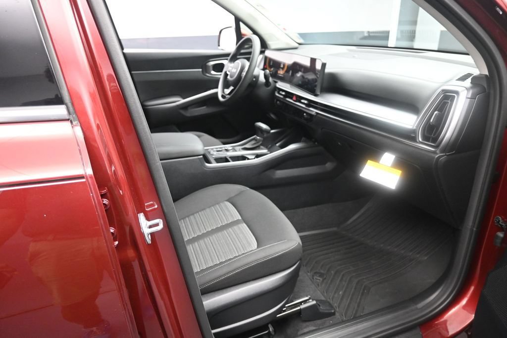 Used 2025 Kia Sorento LX FWD image 28