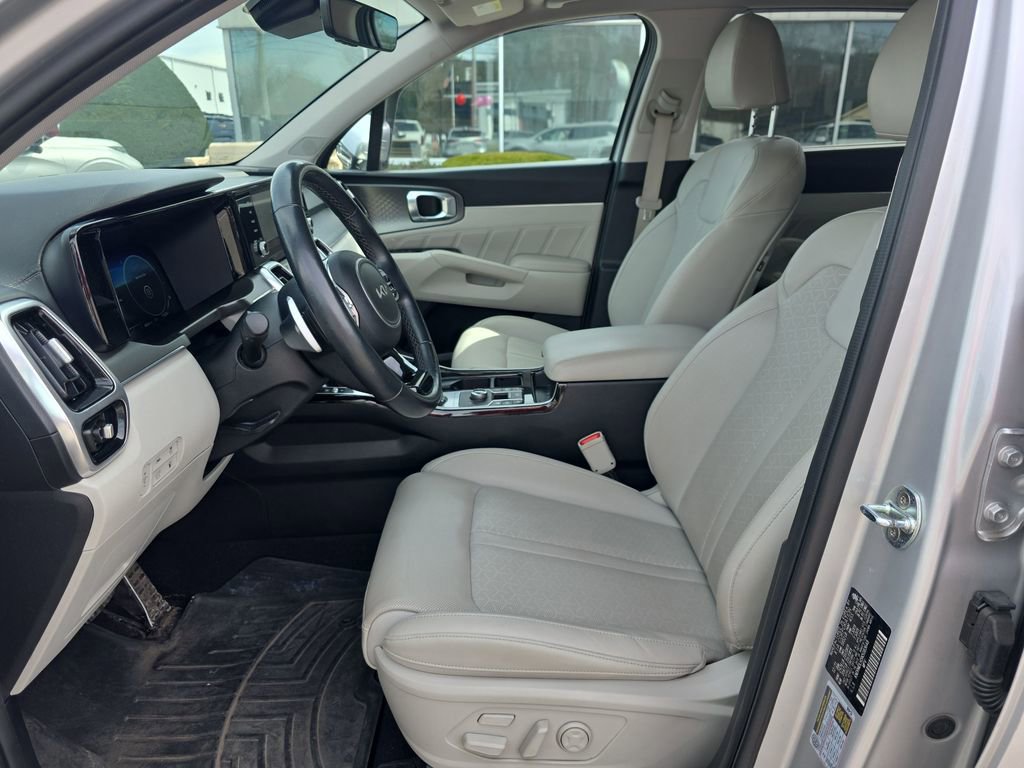 Used 2022 Kia Sorento SX Prestige w/ Panoramic Sunroof Package AWD/4WD image 9