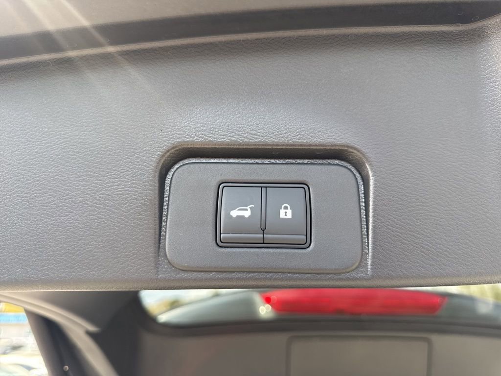 Used 2023 Nissan Rogue SL w/ SL Premium Package image 32