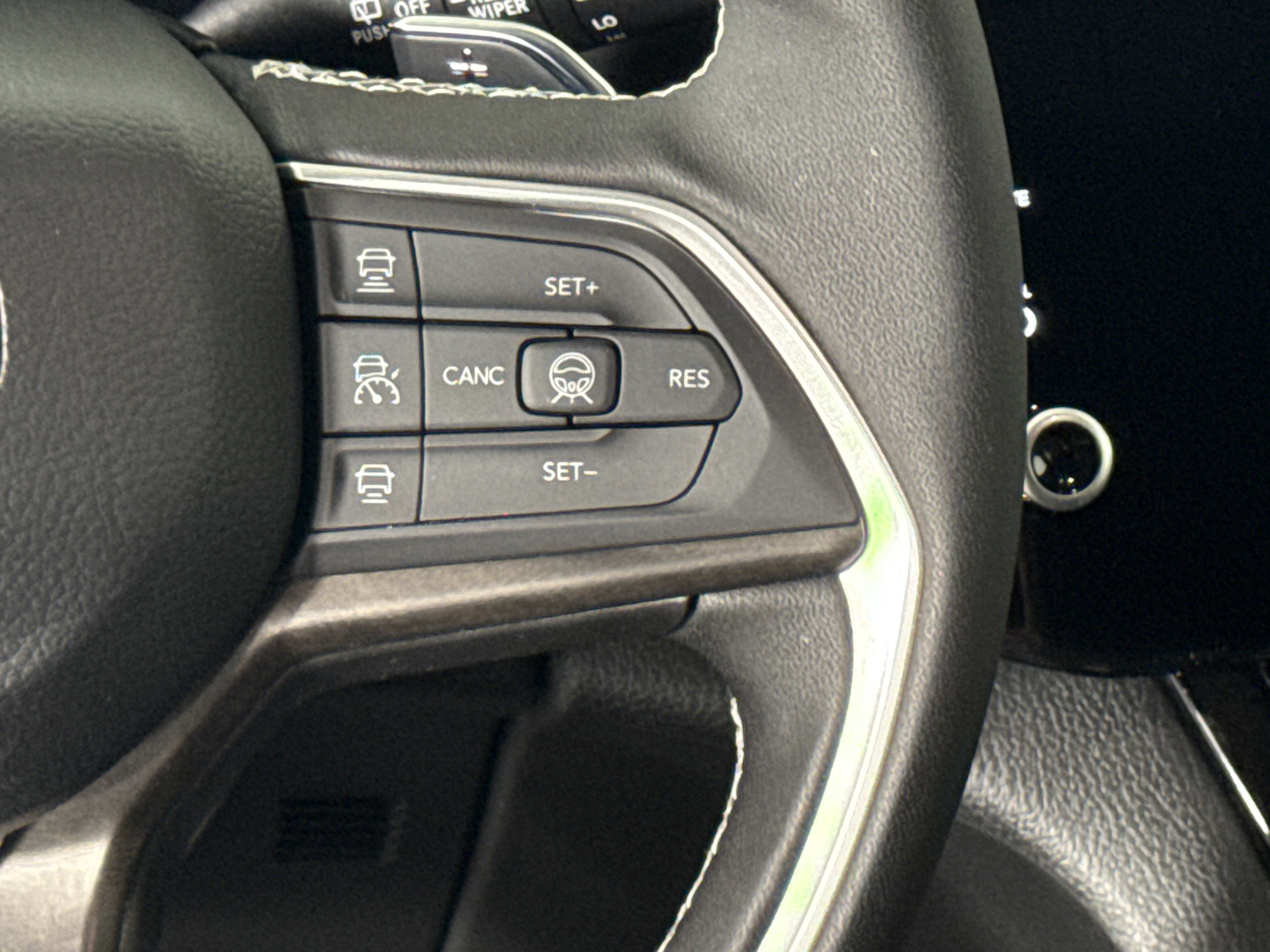 New 2026 Jeep Grand Cherokee Altitude AWD/4WD image 18