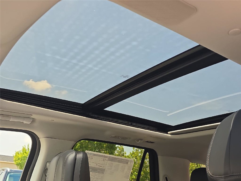 New 2027 Lincoln Navigator Reserve RWD image 25