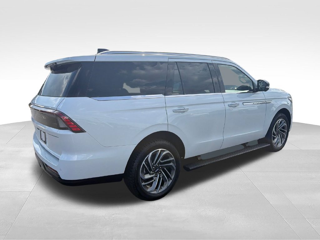 New 2027 Lincoln Navigator Reserve AWD/4WD image 5