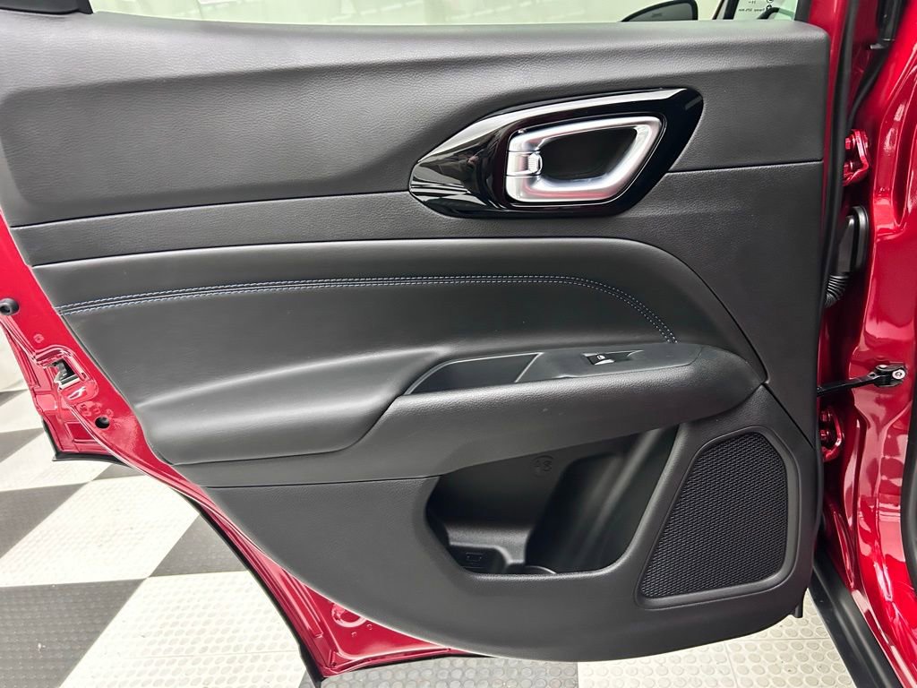 New 2026 Jeep Compass Latitude image 13