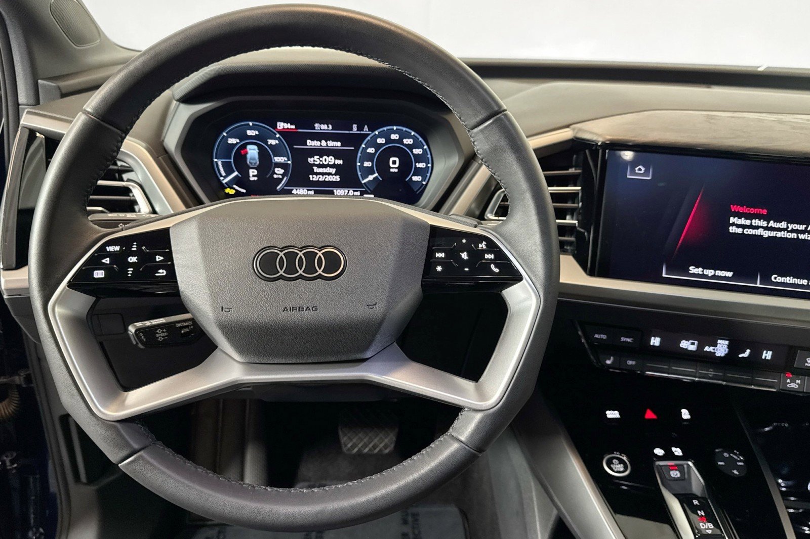 Used 2025 Audi Q4 e-tron Premium image 10