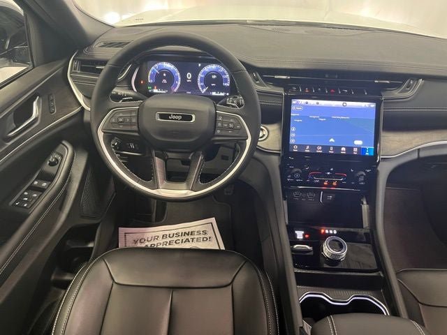 New 2025 Jeep Grand Cherokee Limited w/ Trailer Tow Package image 18