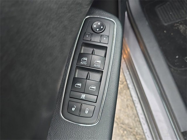 Certified 2019 Chrysler 300 Touring w/ Chrome Appearance Package image 14