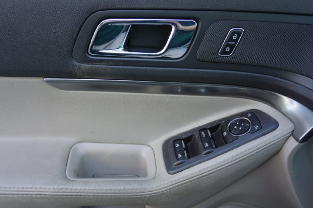 Used 2015 Ford Explorer FWD image 28