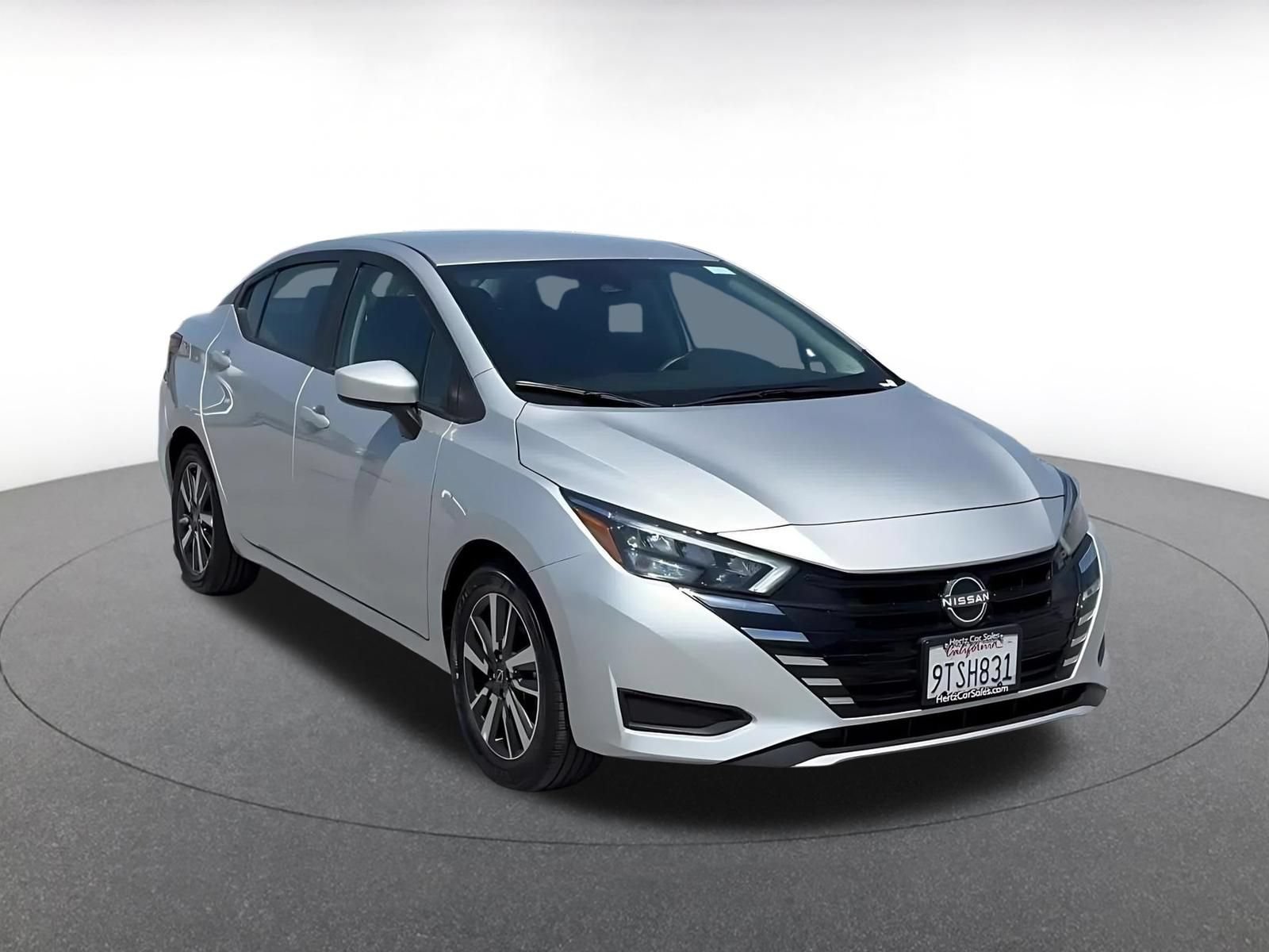 Used 2025 Nissan Versa SV FWD image 3
