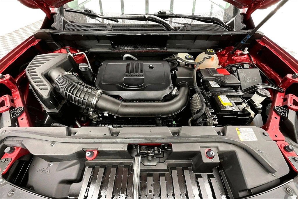 Used 2023 GMC Acadia SLE w/ Driver Convenience Package image 10