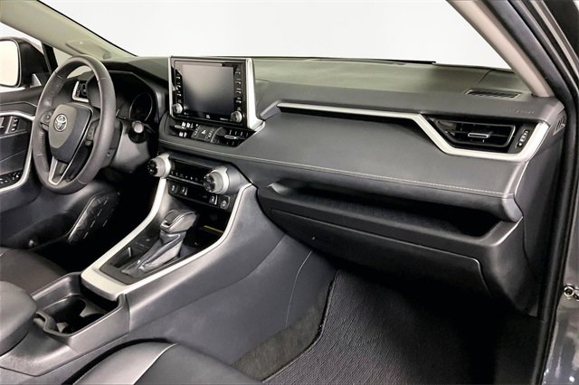 Used 2021 Toyota RAV4 XLE Premium image 26
