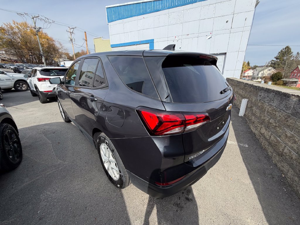 Used 2022 Chevrolet Equinox LS w/ LS Convenience Package AWD/4WD image 3