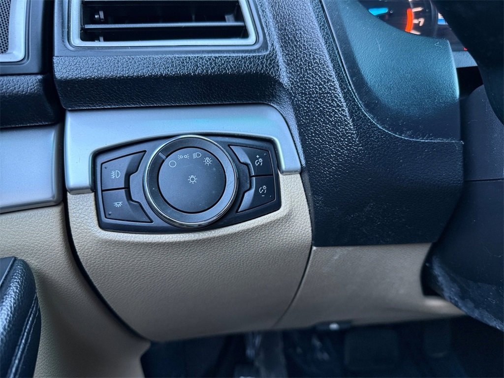 Used 2017 Ford Explorer XLT image 24