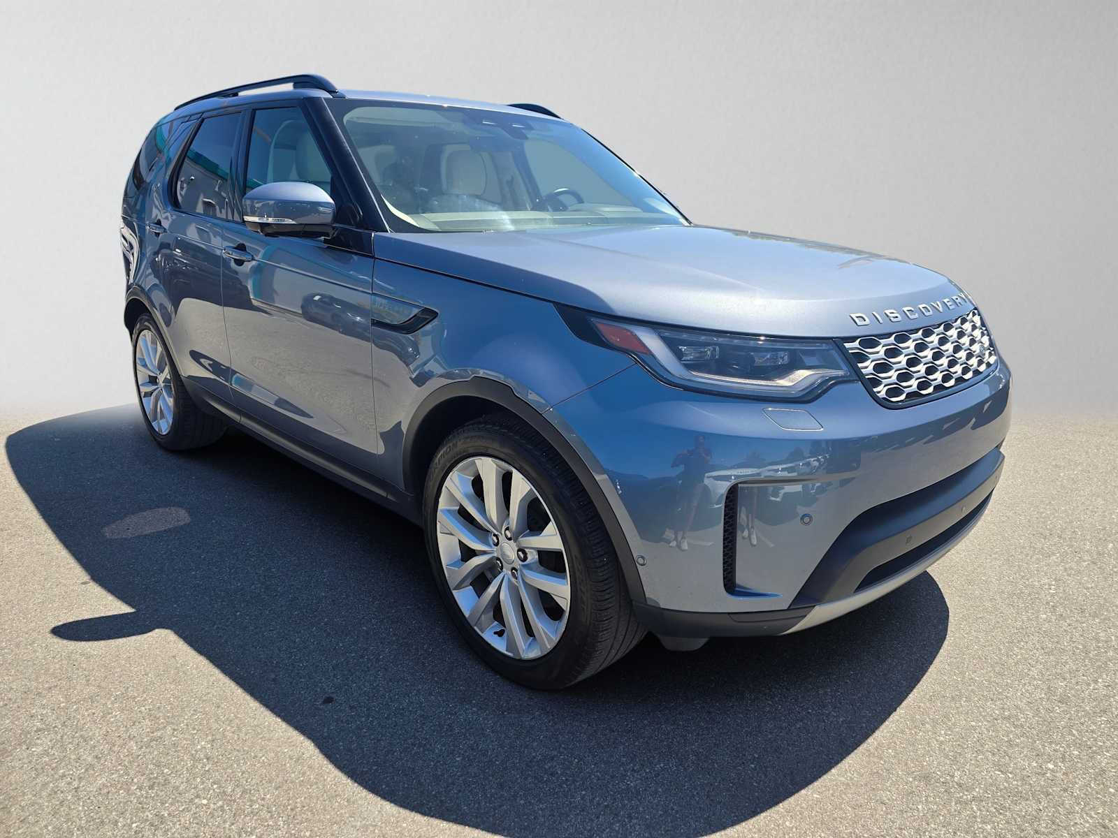 Used 2023 Land Rover Discovery S AWD/4WD image 7