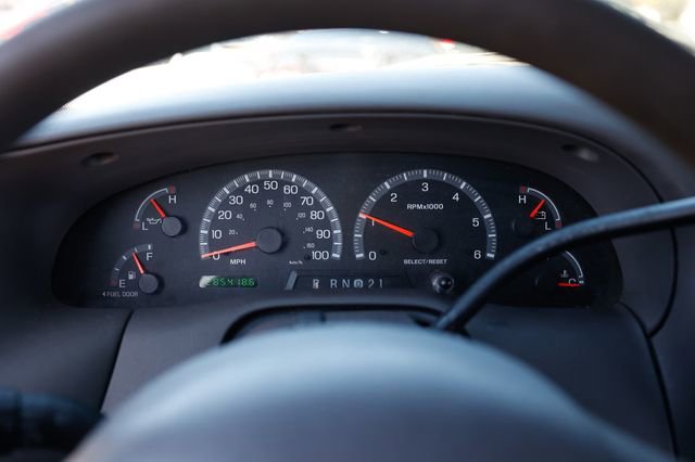 Used 2002 Ford Expedition XLT image 32