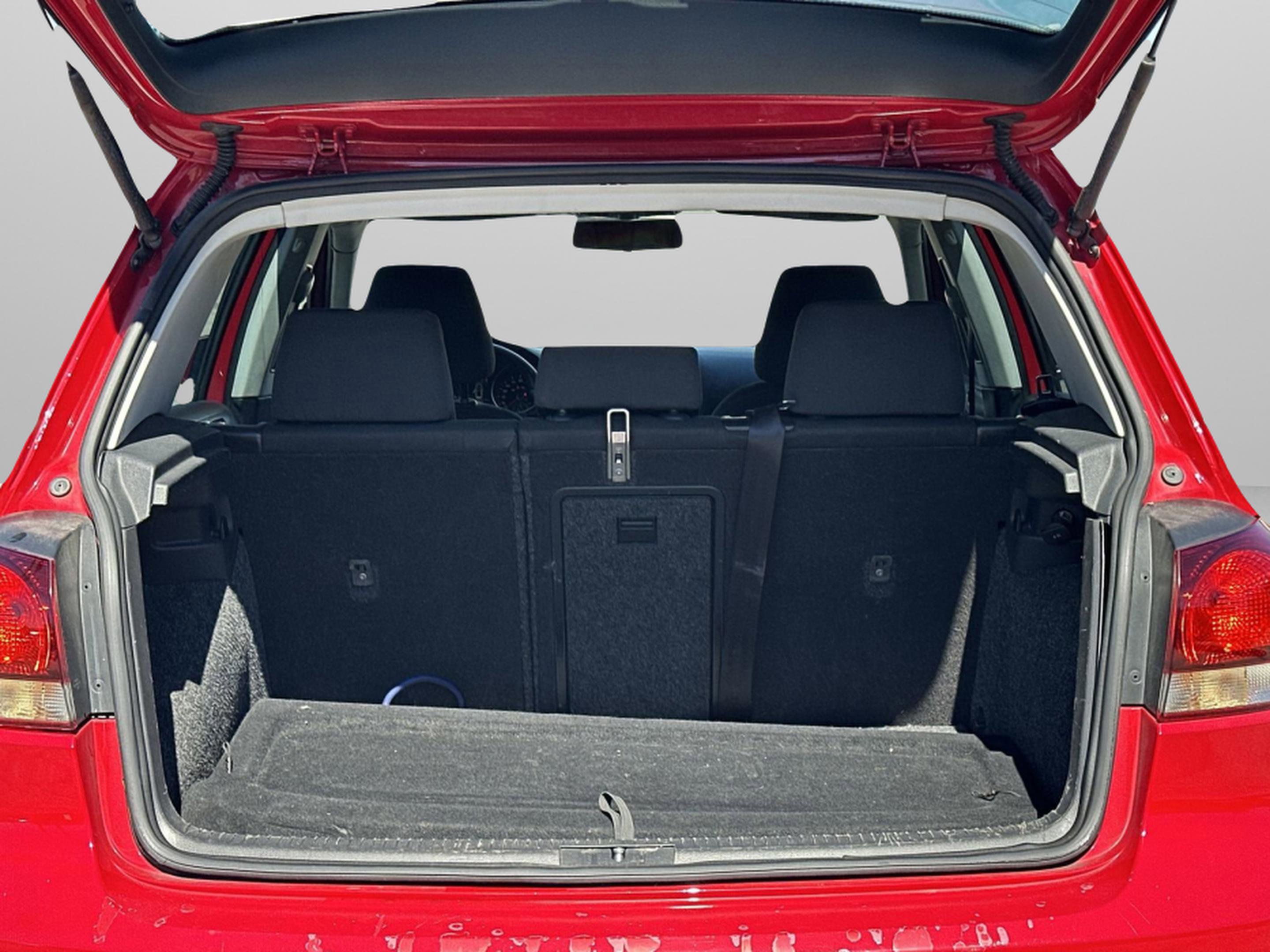 Used 2013 Volkswagen Golf TDI image 32