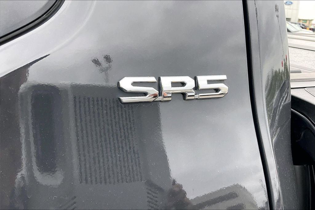 Used 2024 Toyota Tacoma SR5 AWD/4WD image 7