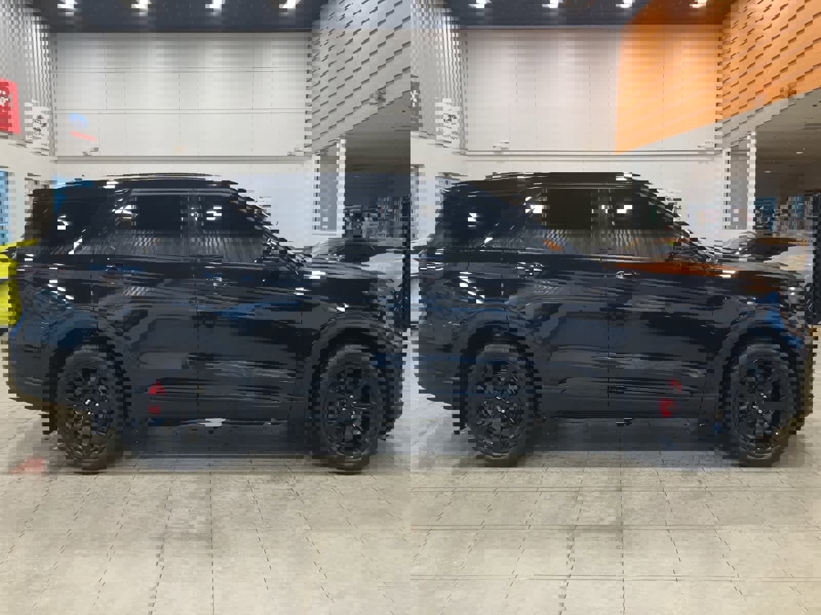 Used 2022 Ford Explorer ST w/ Equipment Group 401A image 4