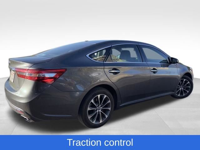 Used 2017 Toyota Avalon XLE Premium image 4