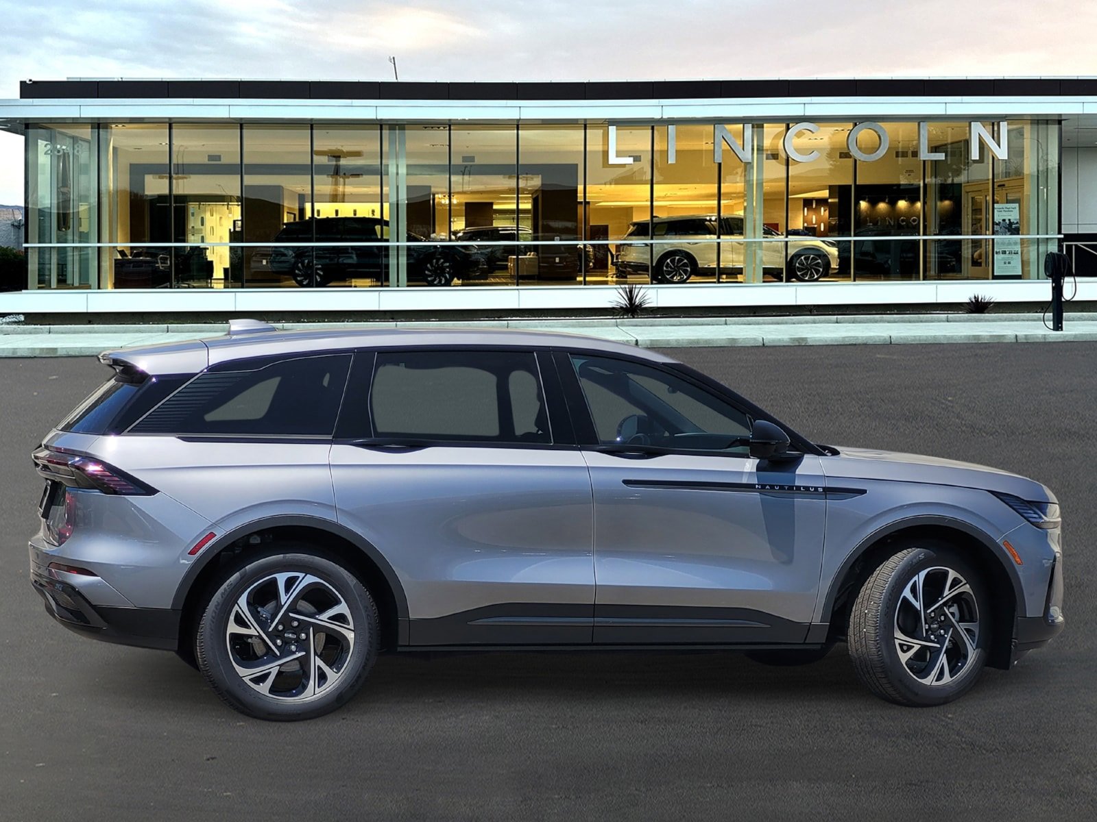 New 2025 Lincoln Nautilus Premier w/ Jet Appearance Package image 3