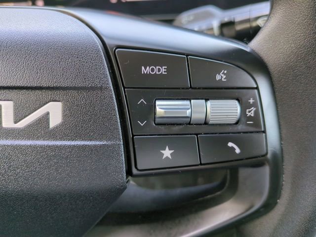 Used 2025 Kia K4 LXS image 23