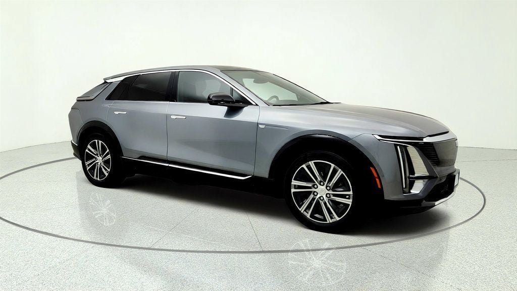Used 2023 Cadillac Lyriq AWD image 3