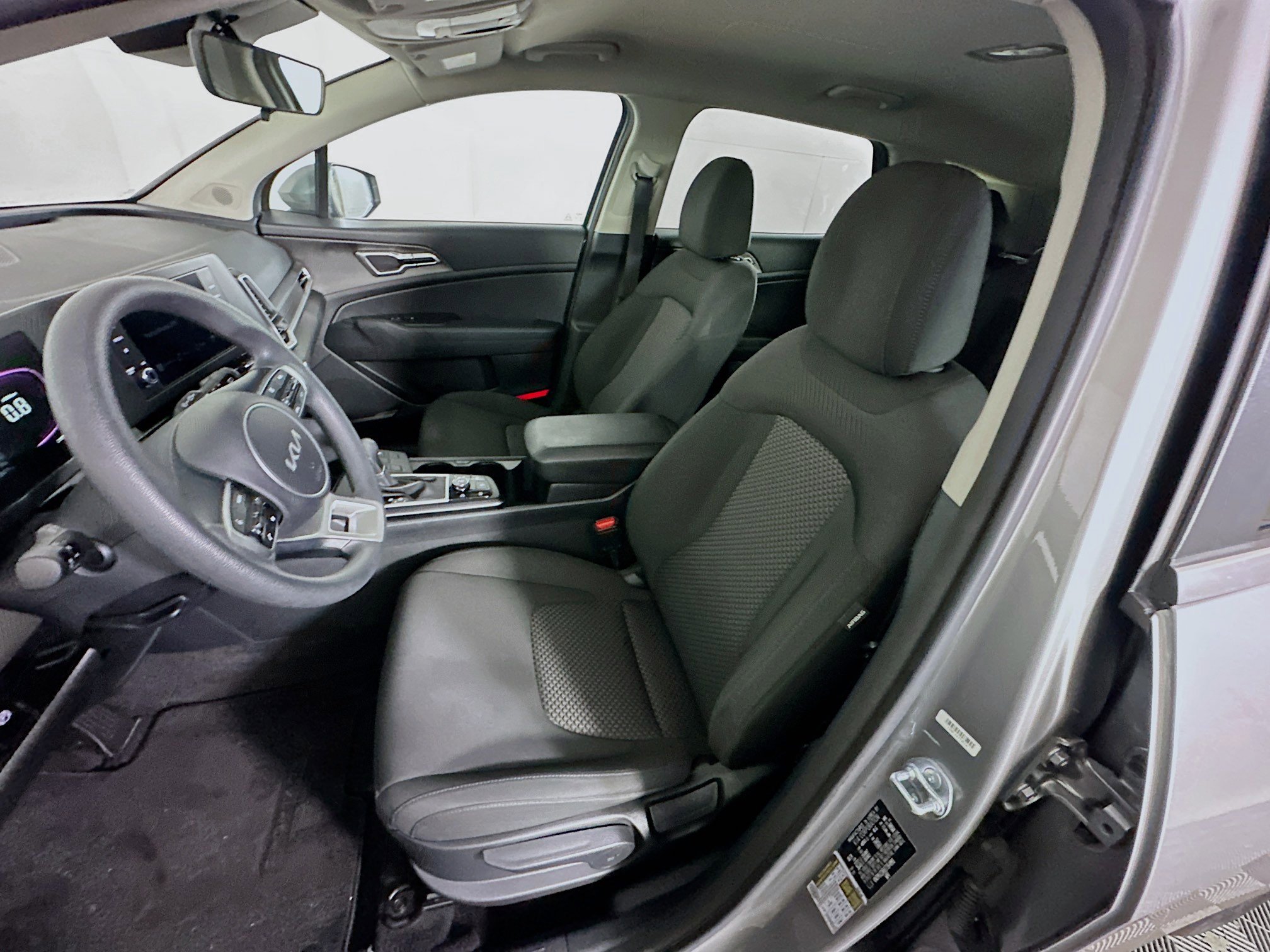 Used 2025 Kia Sportage LX image 13