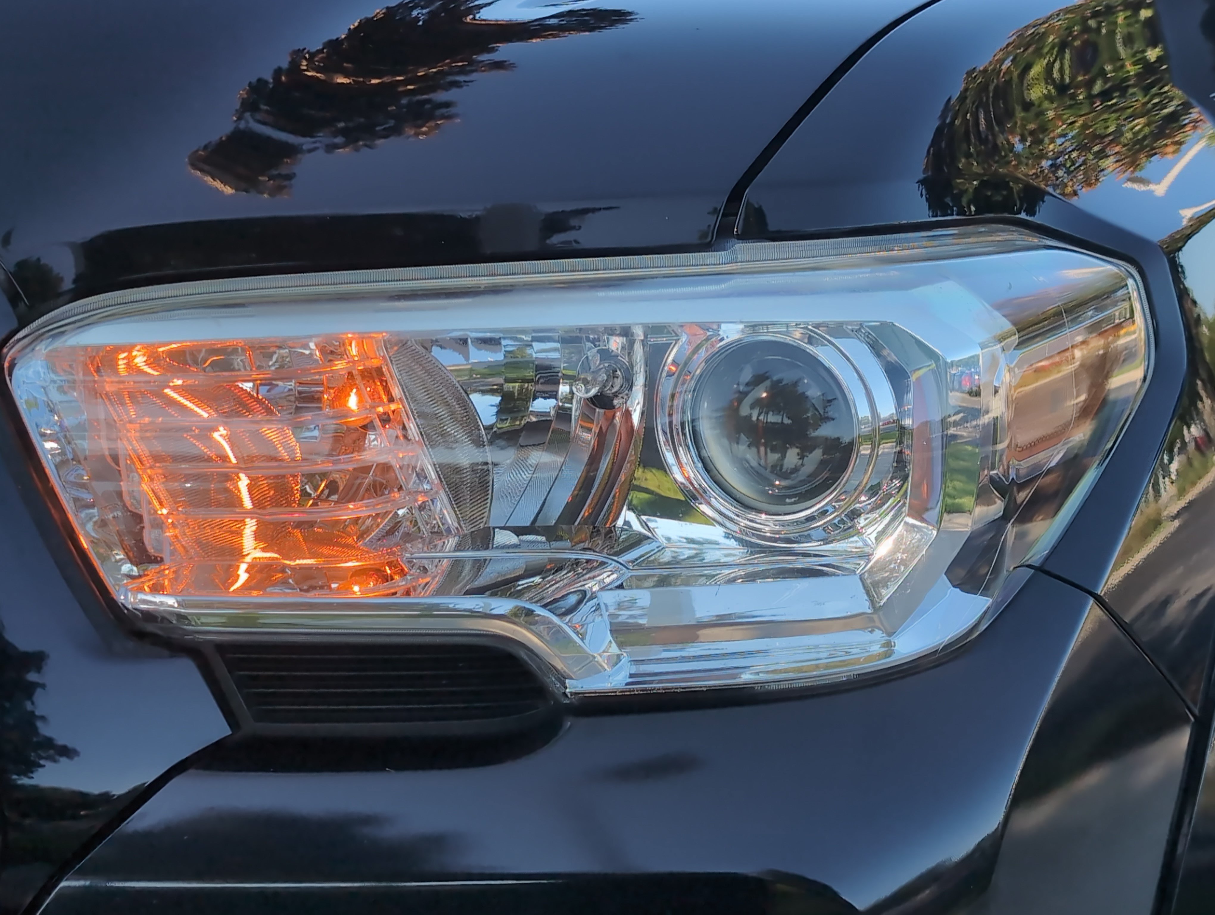 Certified 2021 Toyota Tacoma SR5 AWD/4WD image 6