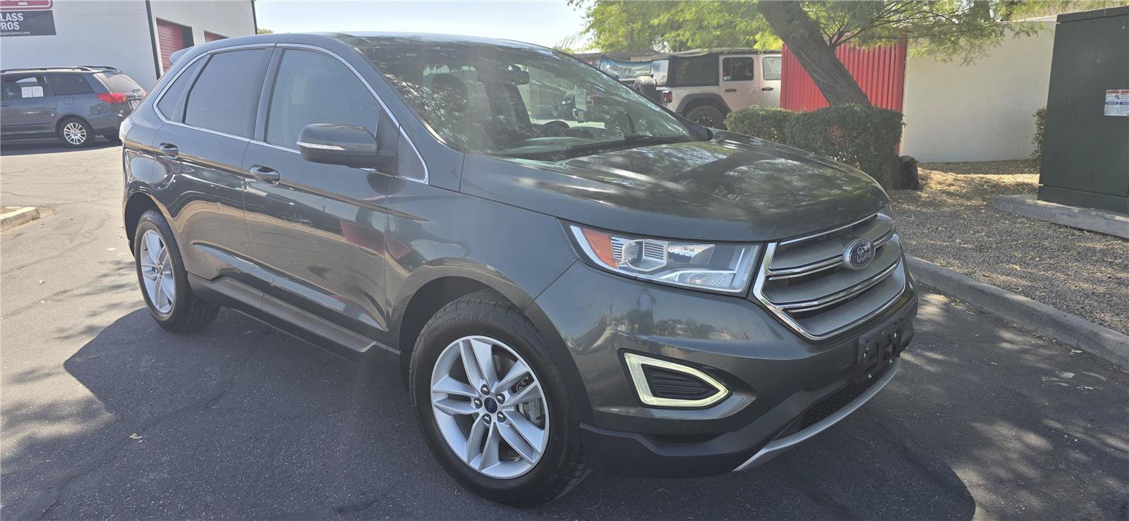 Used 2015 Ford Edge SEL FWD image 3