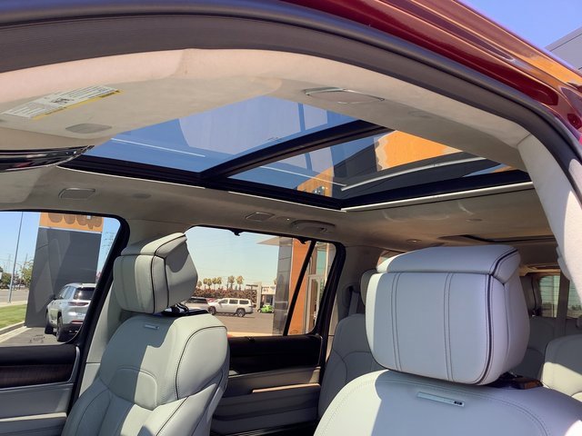 Used 2022 Jeep Grand Wagoneer Series II w/ Premium Group II image 22