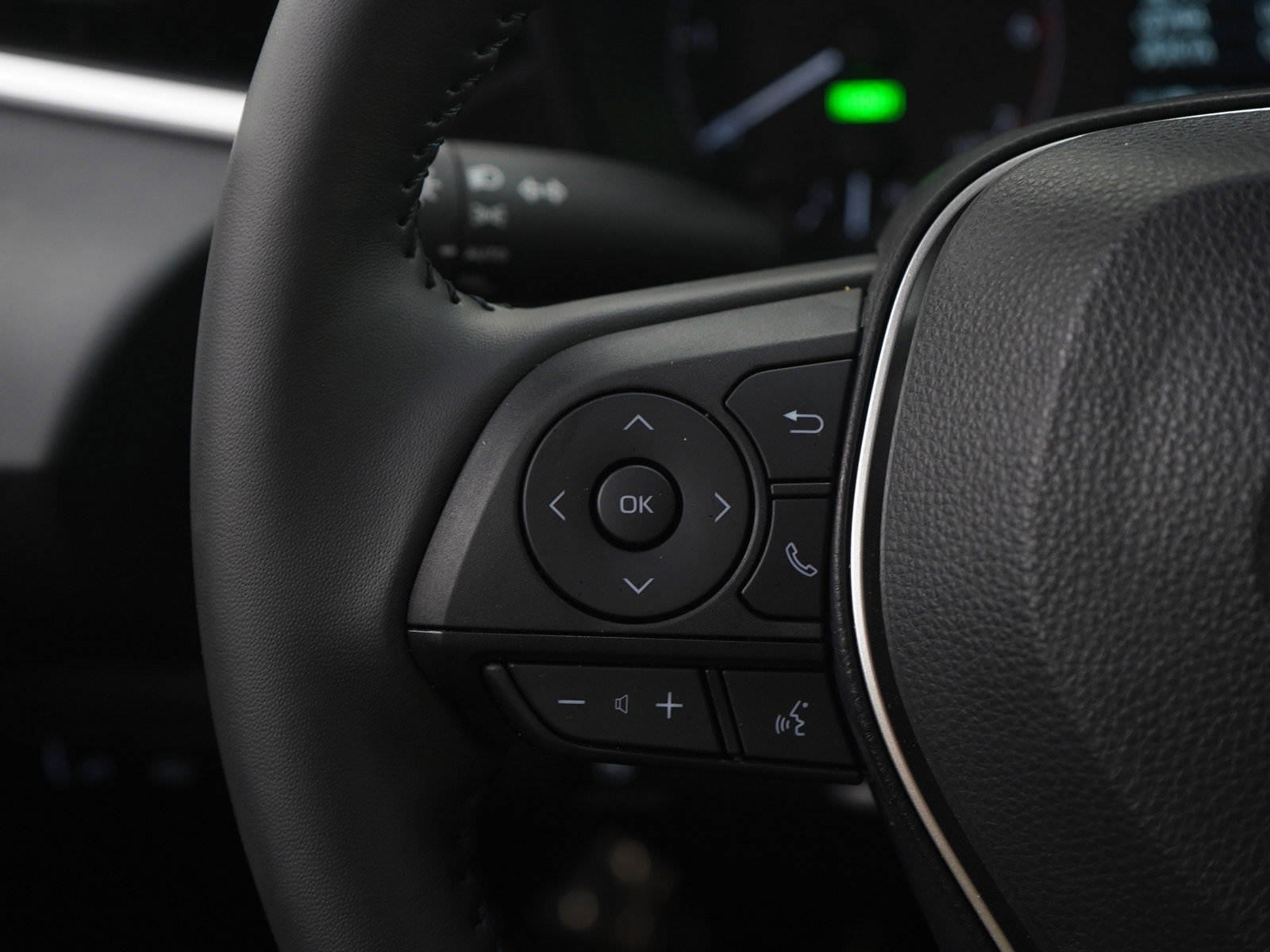 Used 2024 Toyota Corolla SE w/ SE Package image 22