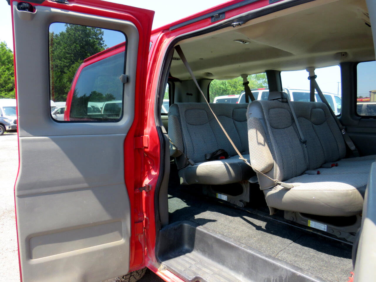 Used 2003 Chevrolet Express 2500 Passenger w/ LS Preferred Equipment Group image 30