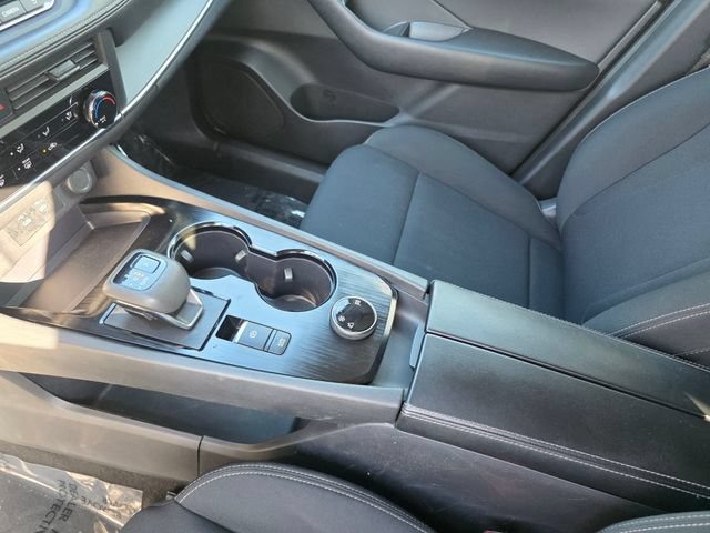 Used 2024 Nissan Rogue S AWD/4WD image 29