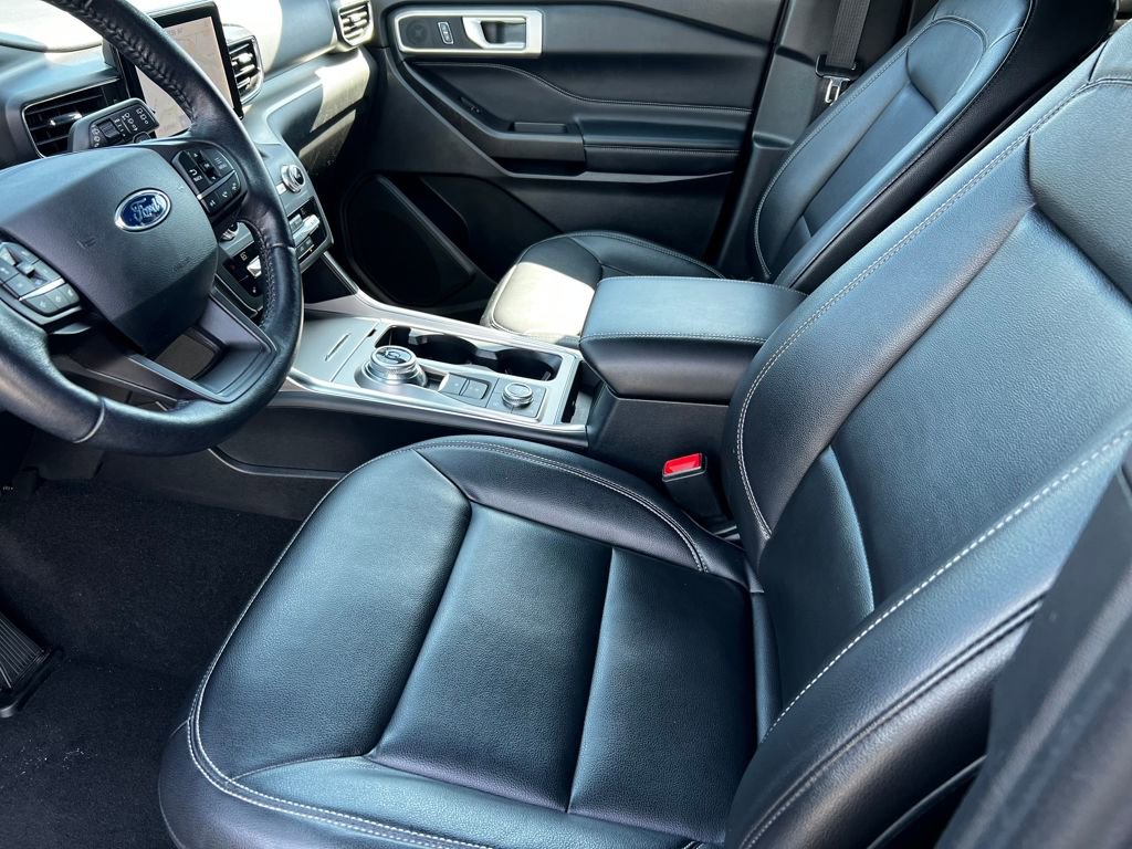 Used 2020 Ford Explorer XLT w/ Equipment Group 202A image 8