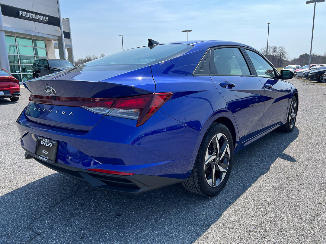 Used 2023 Hyundai Elantra SEL w/ Convenience Package FWD image 5