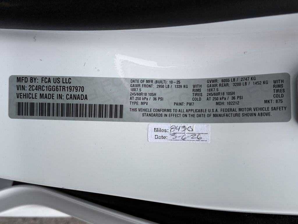 Used 2026 Chrysler Pacifica Limited FWD image 30