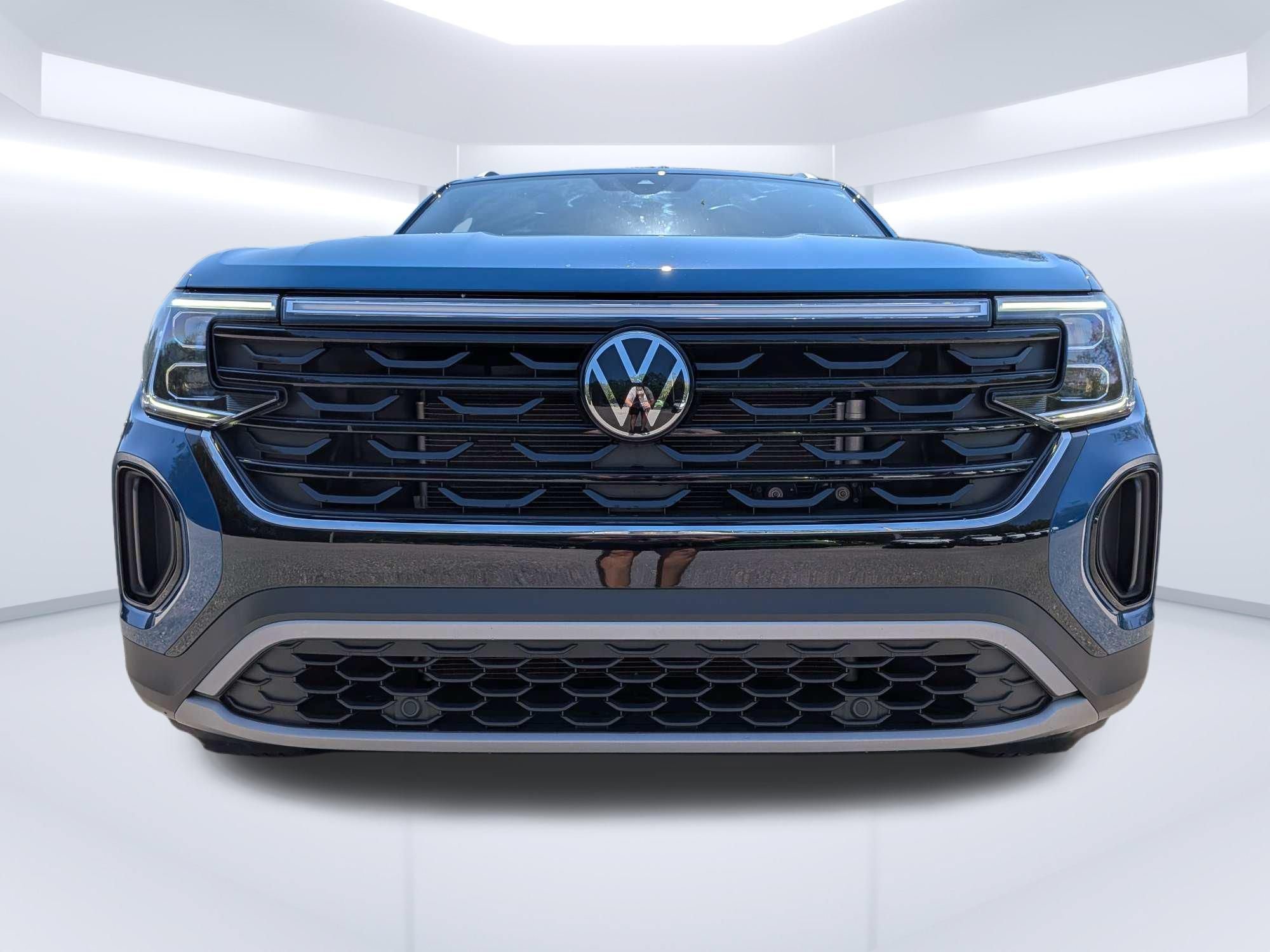 Used 2025 Volkswagen Atlas Cross Sport SE FWD image 8