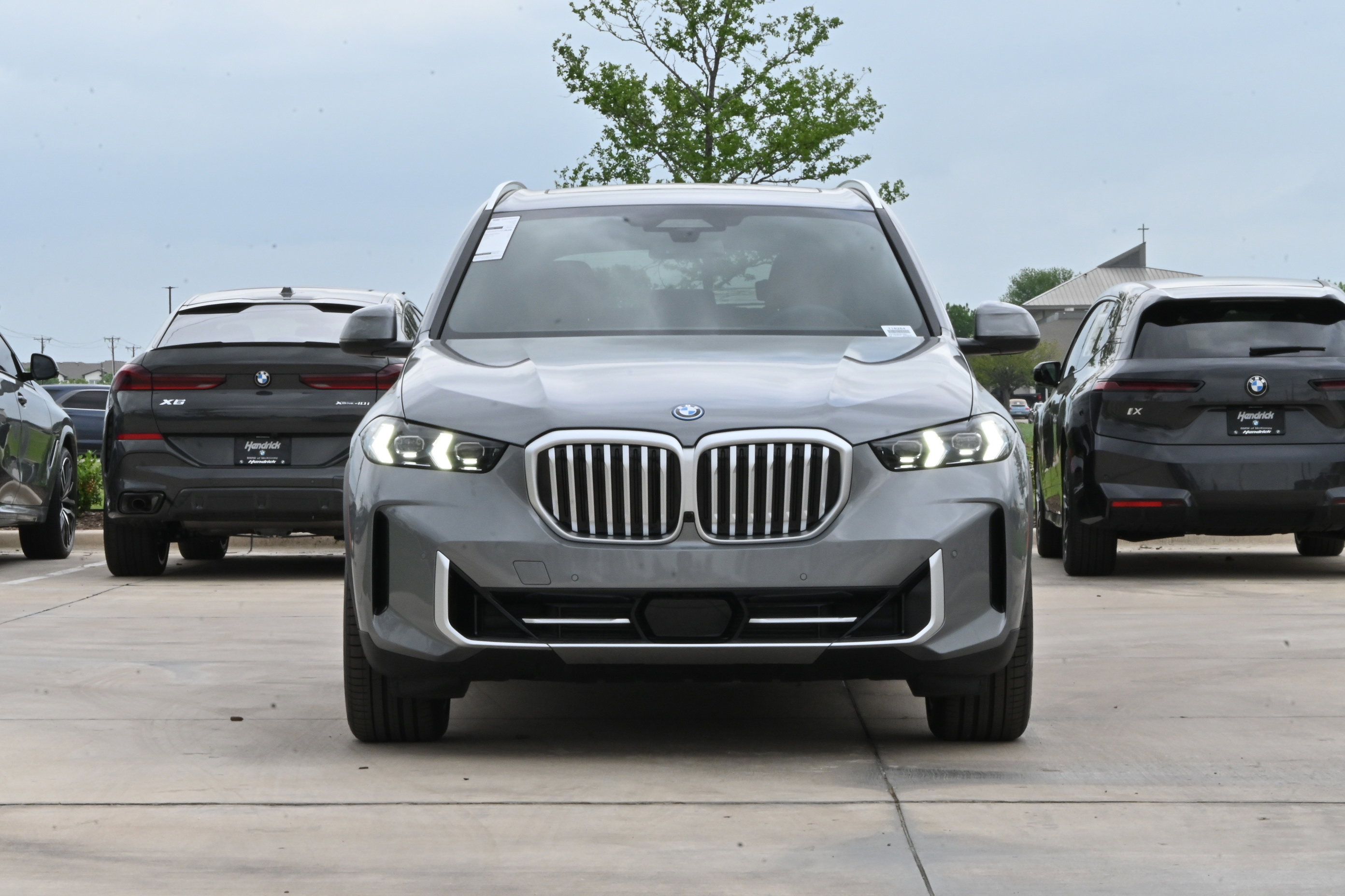 New 2026 BMW X5 xDrive50e w/ Executive Package AWD/4WD image 2