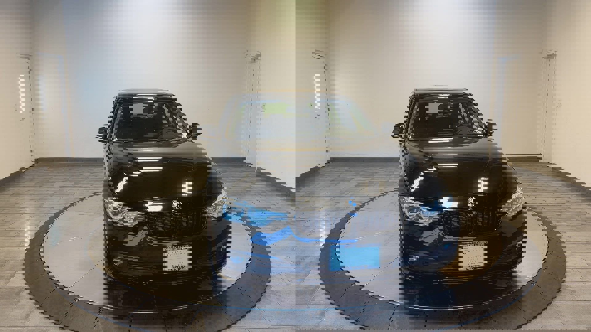 Used 2018 BMW 320i xDrive Sedan image 3