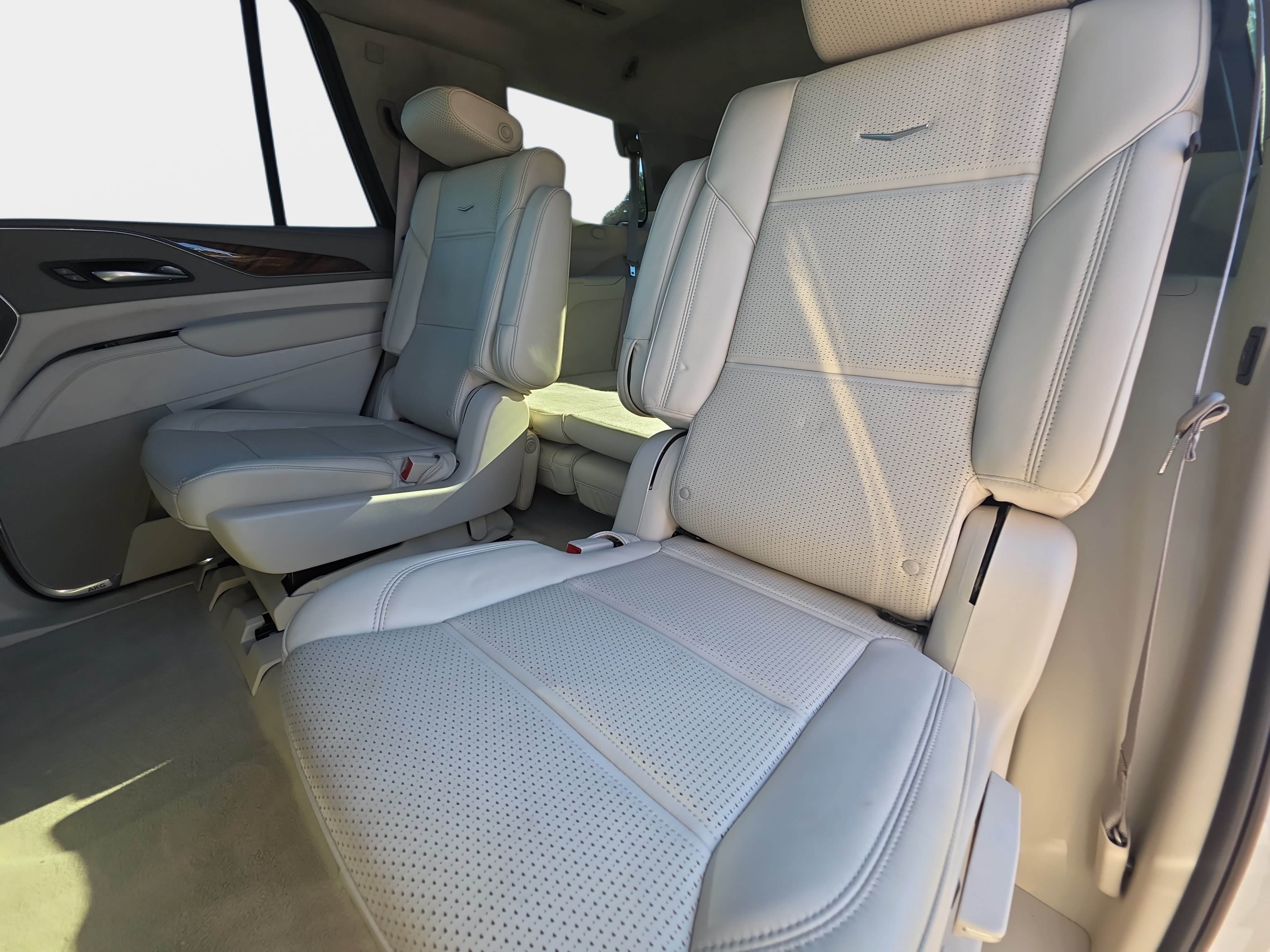 Used 2023 Cadillac Escalade Sport Platinum w/ LPO, ONYX Package AWD/4WD image 15
