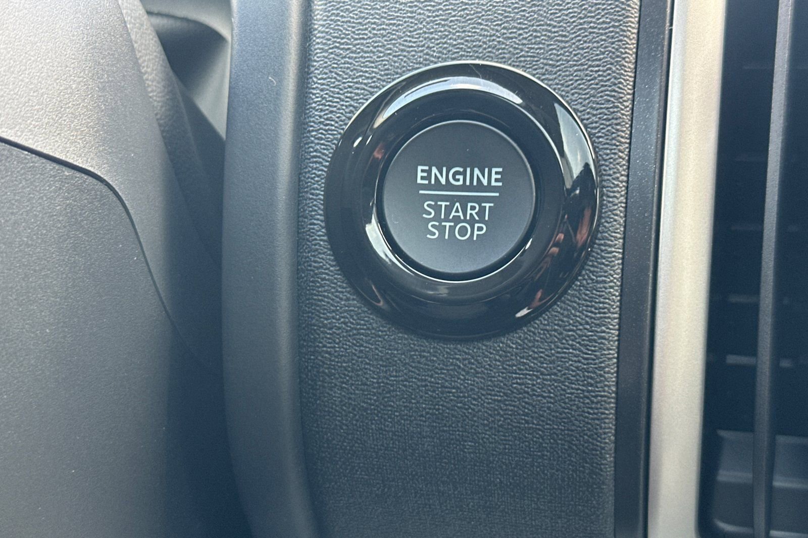 New 2025 Ford Expedition Active image 24