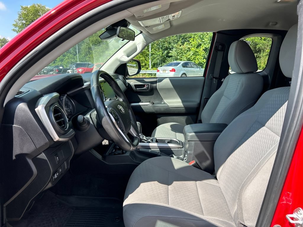 Used 2022 Toyota Tacoma SR5 w/ SR5 Appearance Package (SM) AWD/4WD image 12
