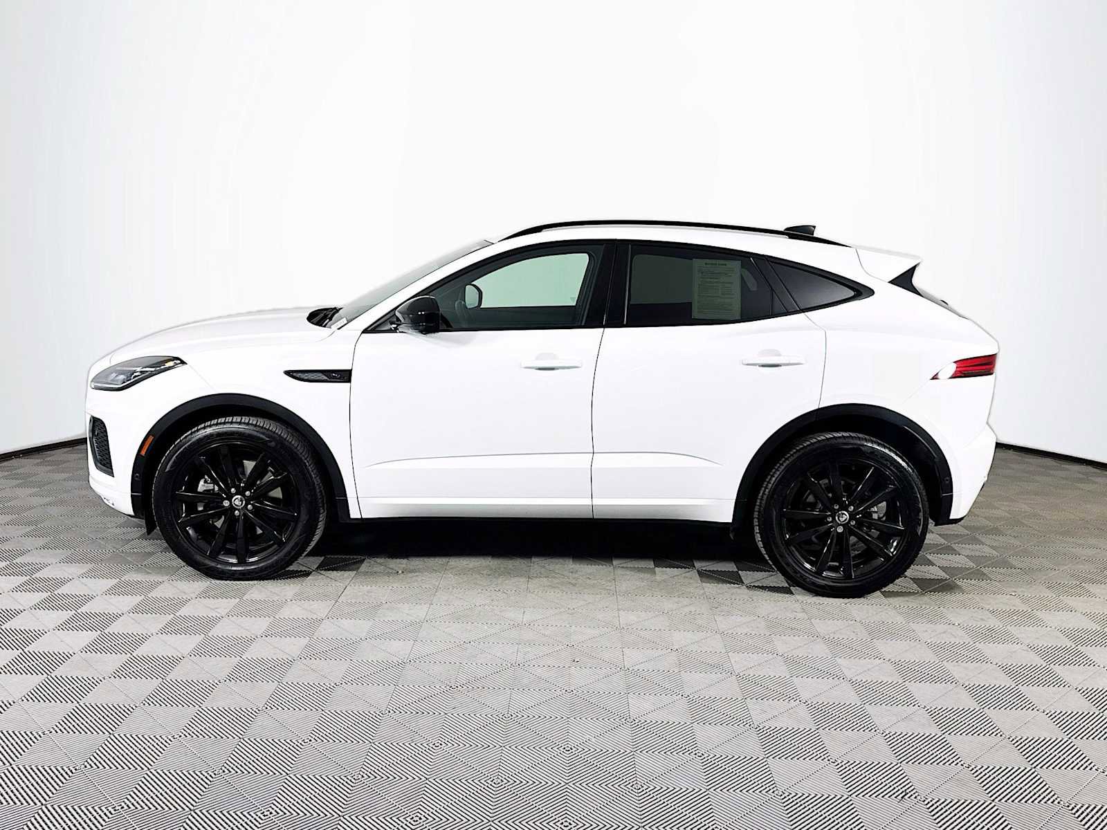 Used 2024 Jaguar E-PACE R-Dynamic SE image 8
