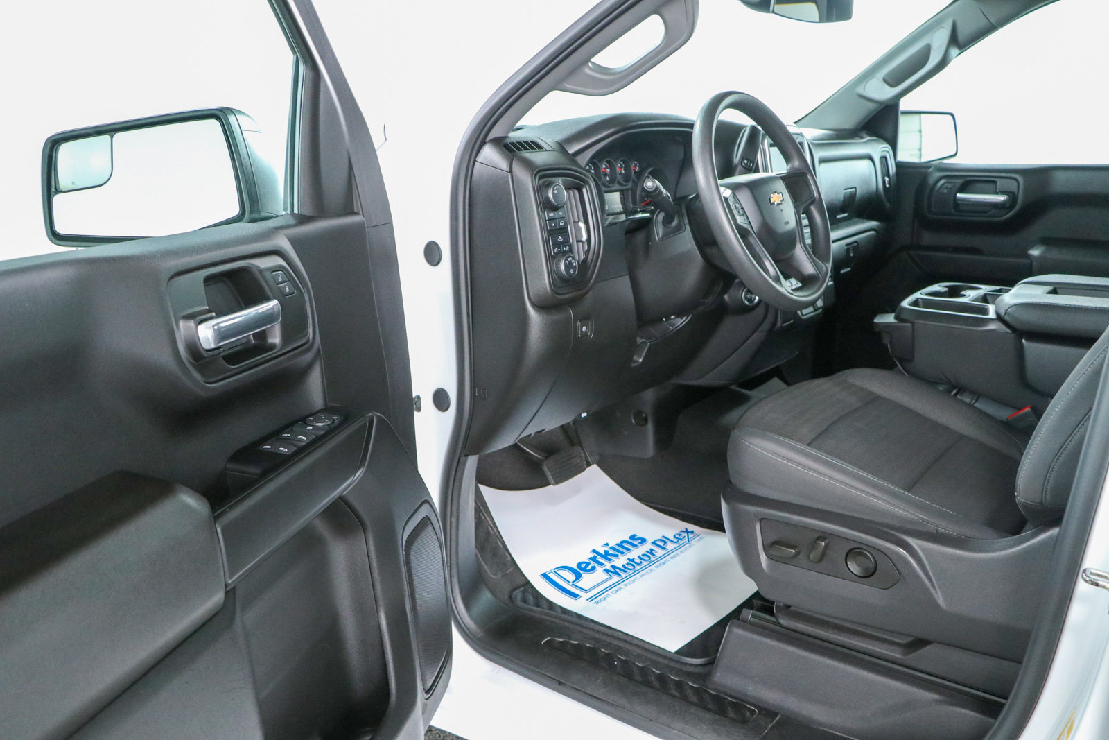 Used 2024 Chevrolet Silverado 1500 Custom AWD/4WD image 3