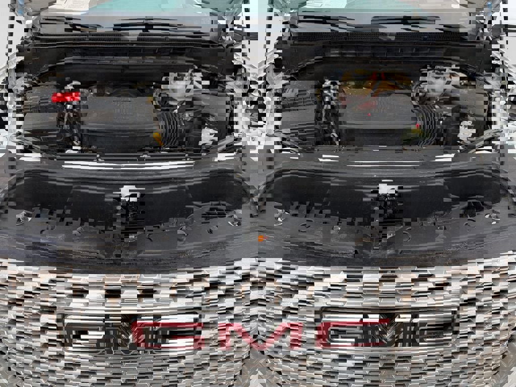 Used 2023 GMC Yukon Denali w/ Advanced Technology Package image 9