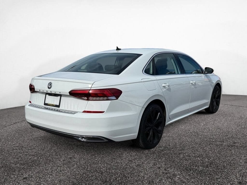 Used 2021 Volkswagen Passat 2.0T SE FWD image 5