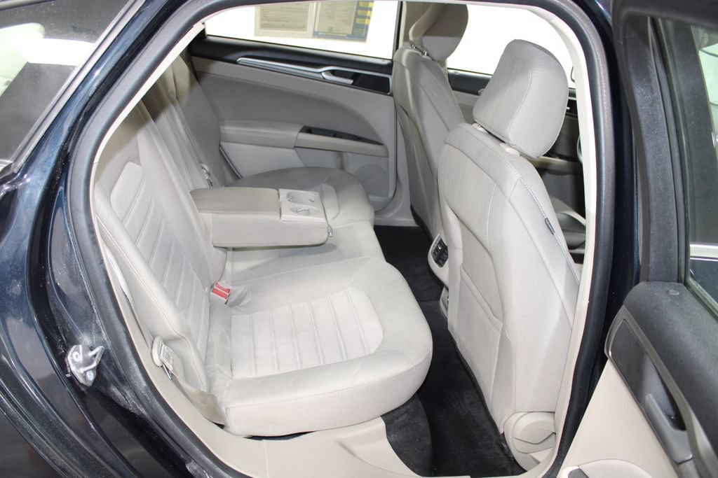 Certified 2020 Ford Fusion SE FWD image 28