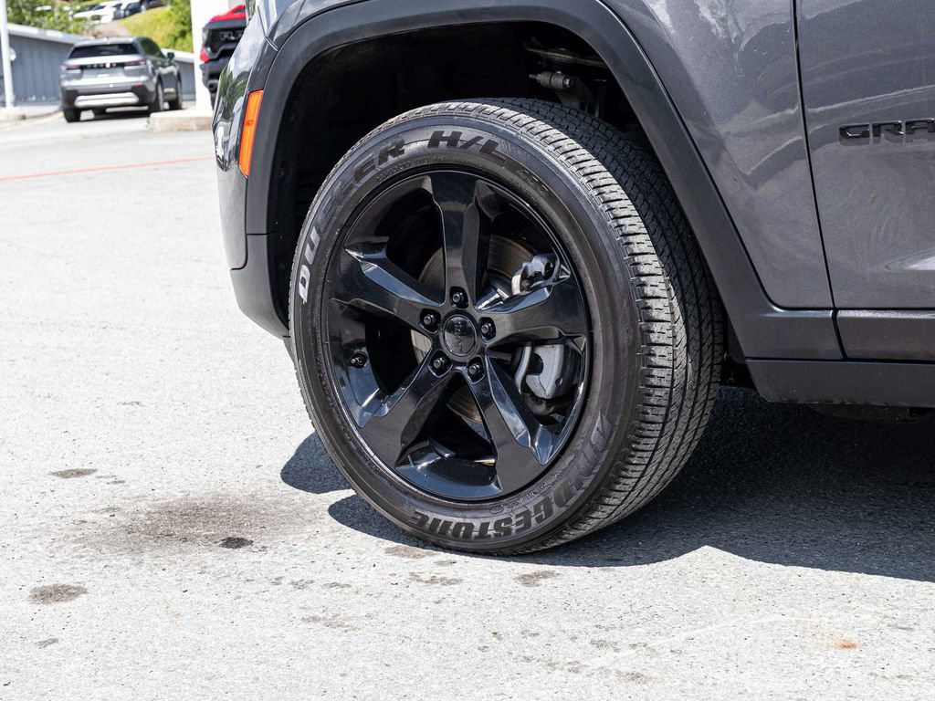 Used 2024 Jeep Grand Cherokee Altitude AWD/4WD image 9