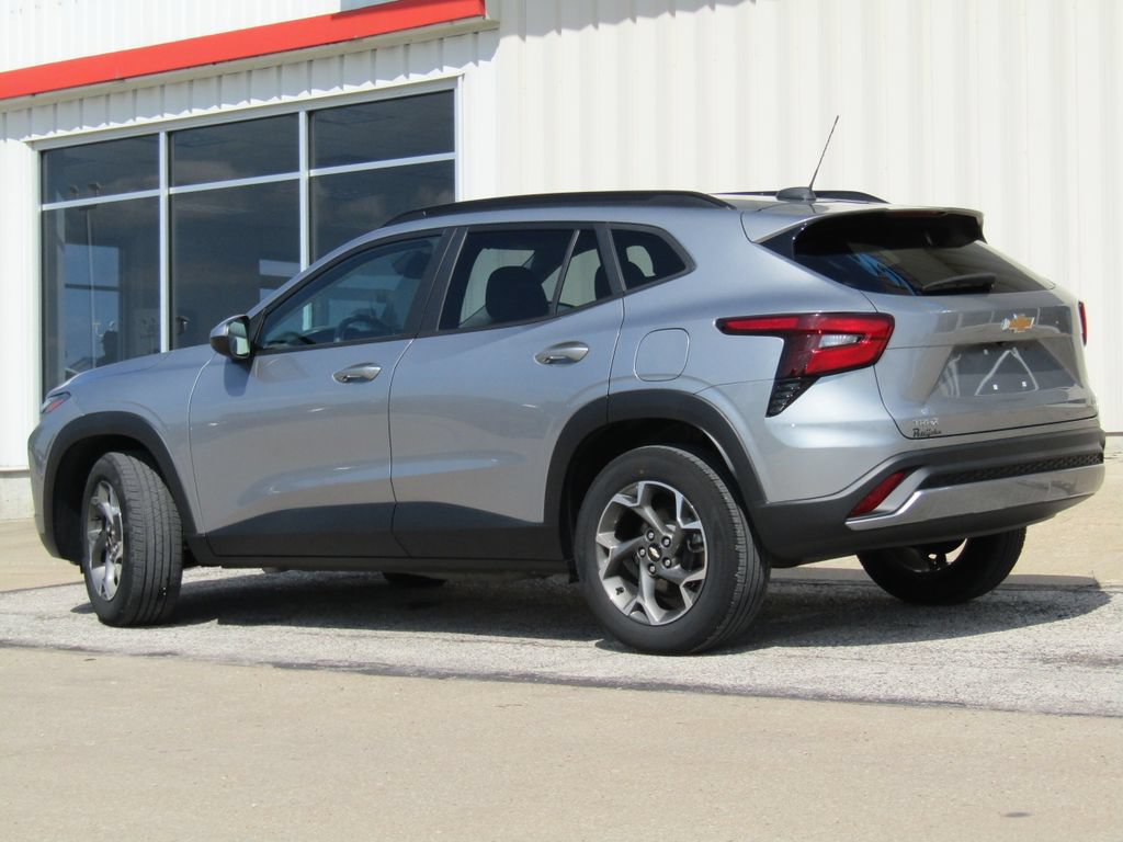 Used 2024 Chevrolet Trax LT FWD image 10