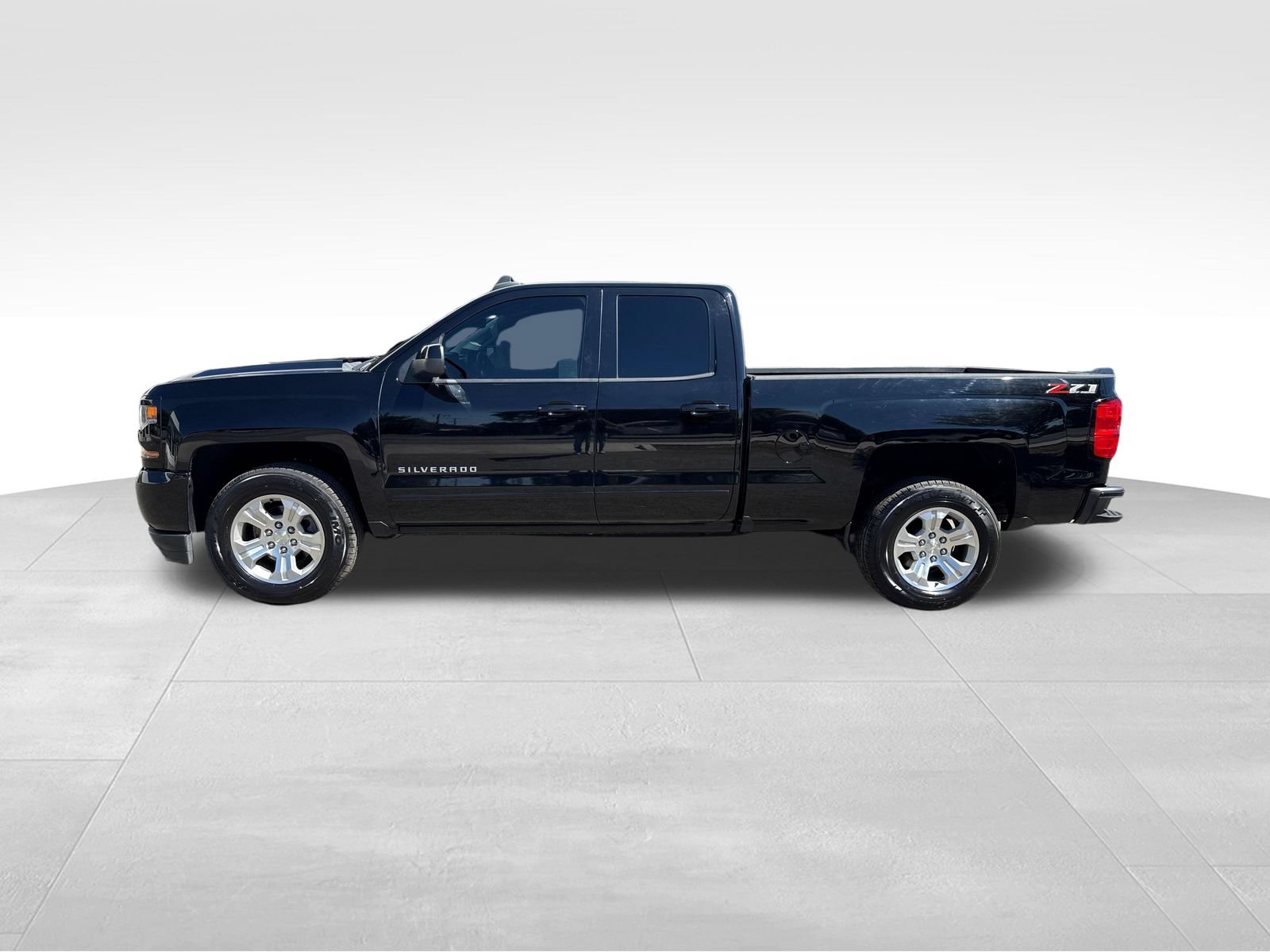 Used 2018 Chevrolet Silverado 1500 LT w/ All Star Edition AWD/4WD image 2